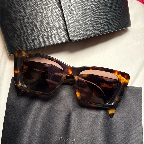 Prada Tortoise Pattern Sunglasses with Black Case - Picture 2 of 2